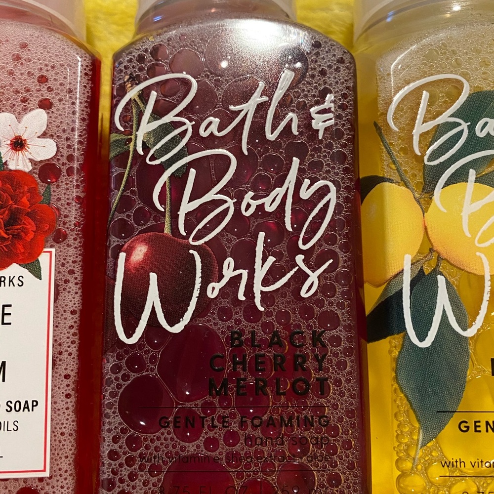 SOLD ❌Bath & Body Works Assorted Set - Picture 2 of 8